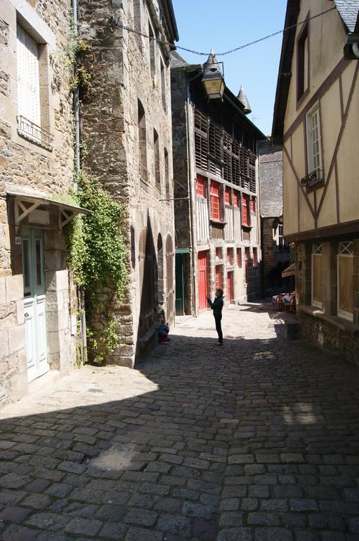 Au Fil De L'Eau - Le Bord De Rance Apartment Dinan Exterior photo